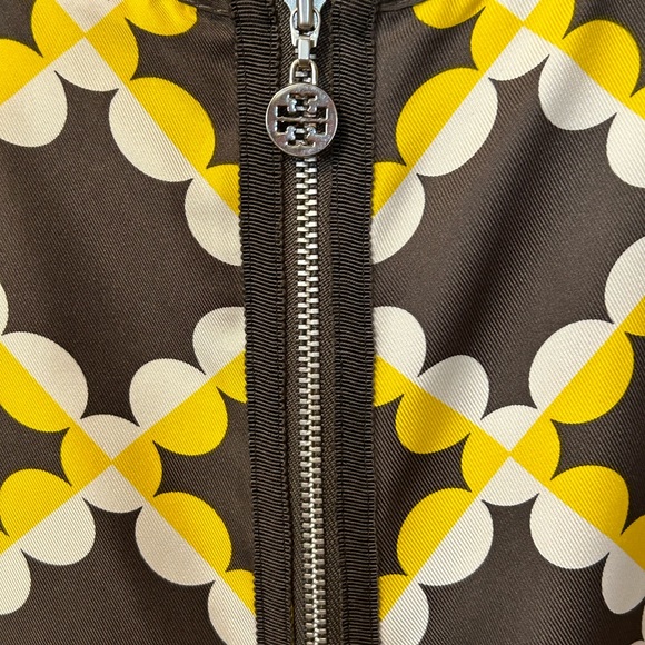BEAUTIFUL, TORY BURCH Grey, yellow, and white sleeveless blouse. size 6 - Picture 15 of 16